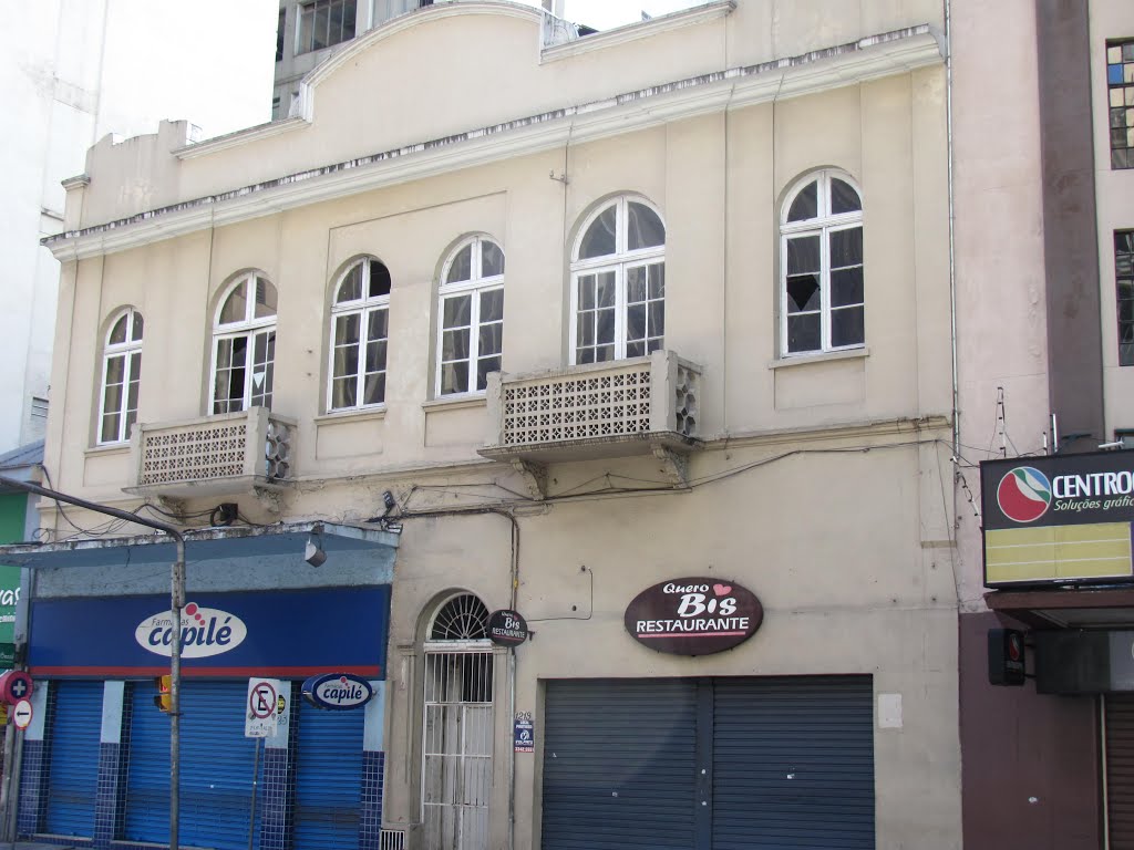 Farmácia Capilé e Restaurante Quero Bis, no centro de Porto Alegre by Paulo RS Menezes