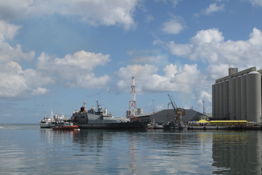 Port Louis by Roger Kötter