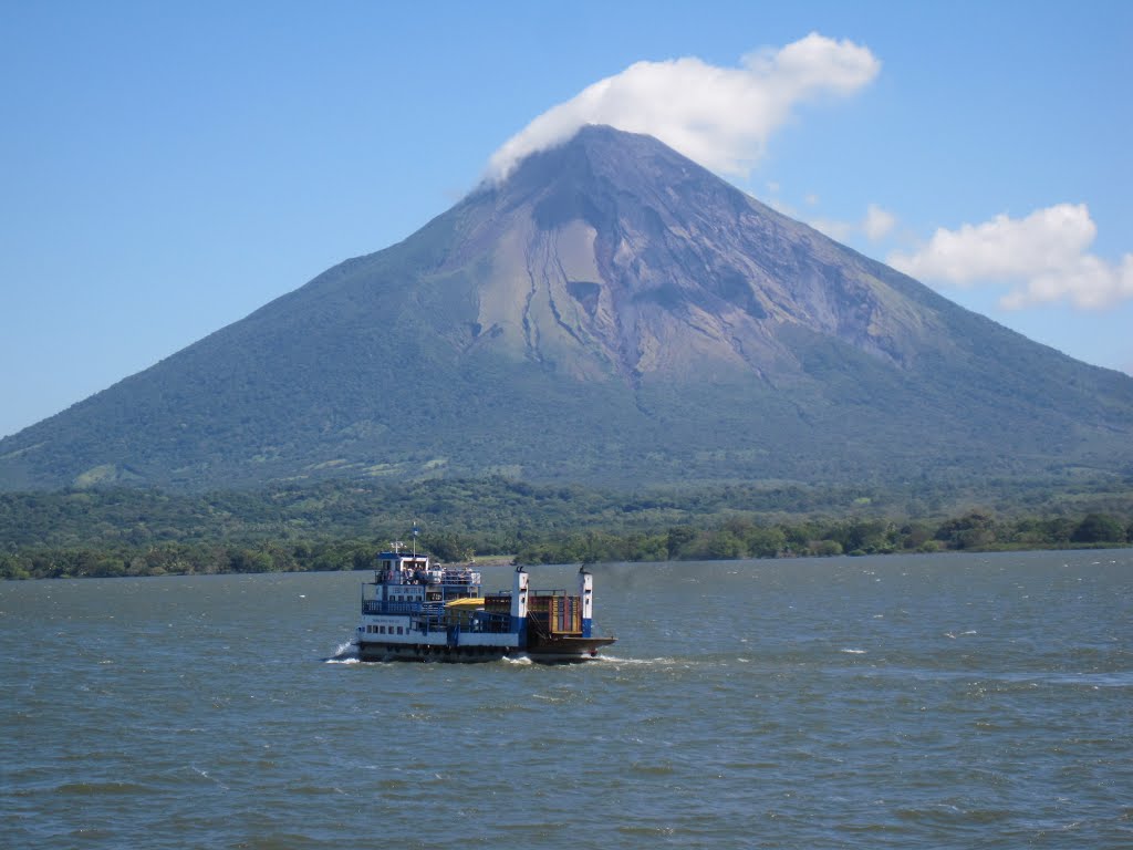 Volcán Concepción, Isla de Ometepe by Martin Kulldorff