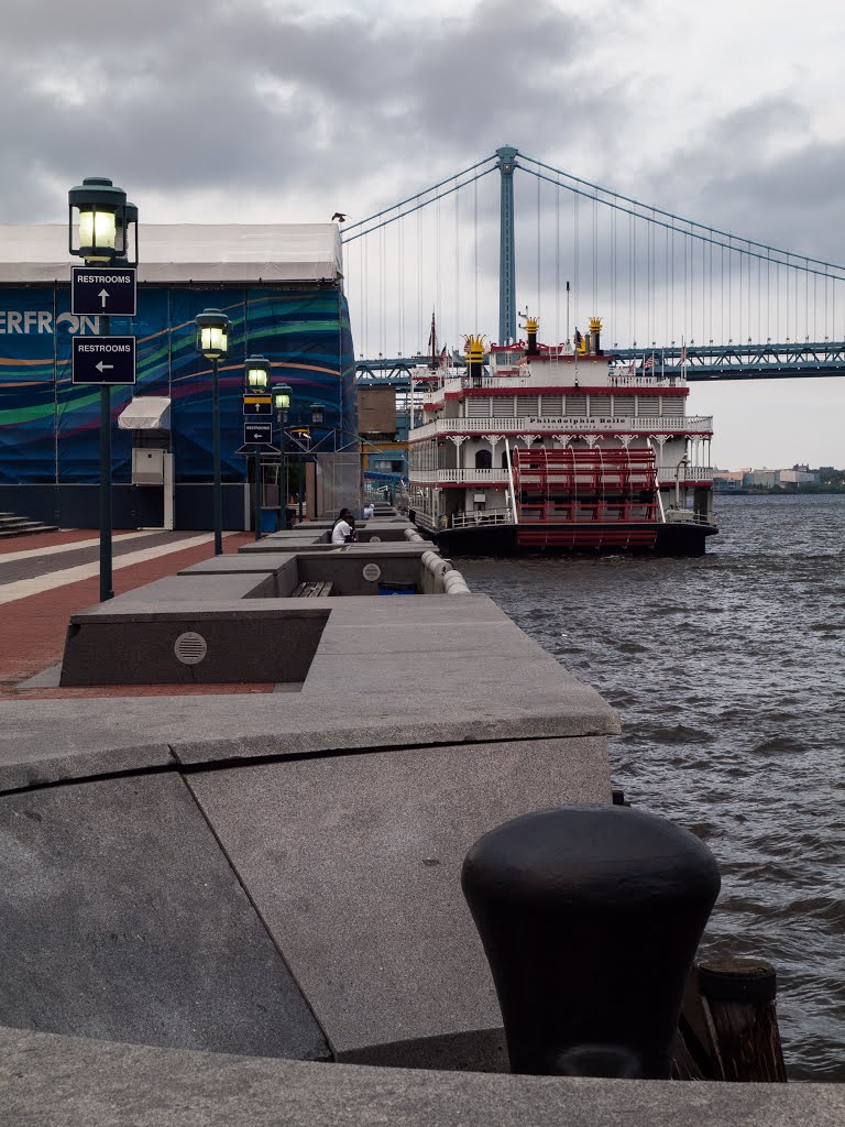 Penns Landing, Philadelphia, PA, USA by Isaac Mitropoulos