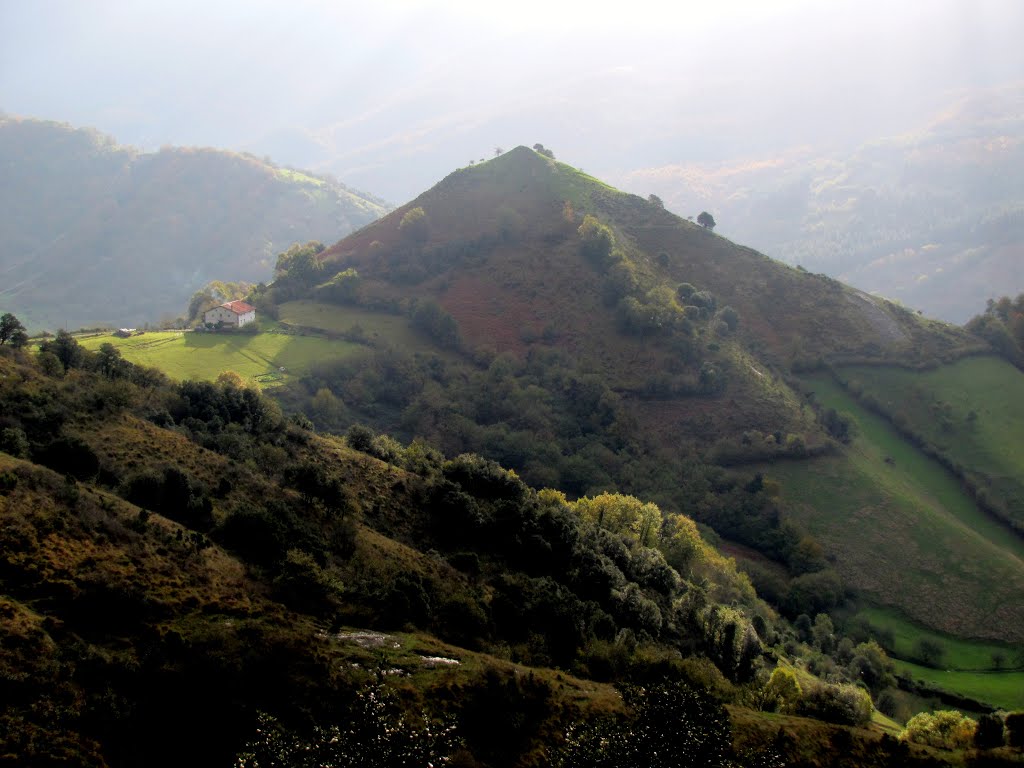 Muñoa desde la cumbre de Agaramunda by SantiUsabiaga