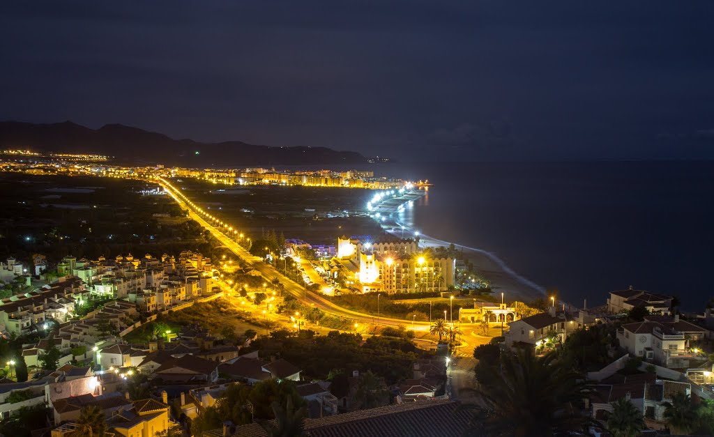 Night view to Nerja by jsenniko