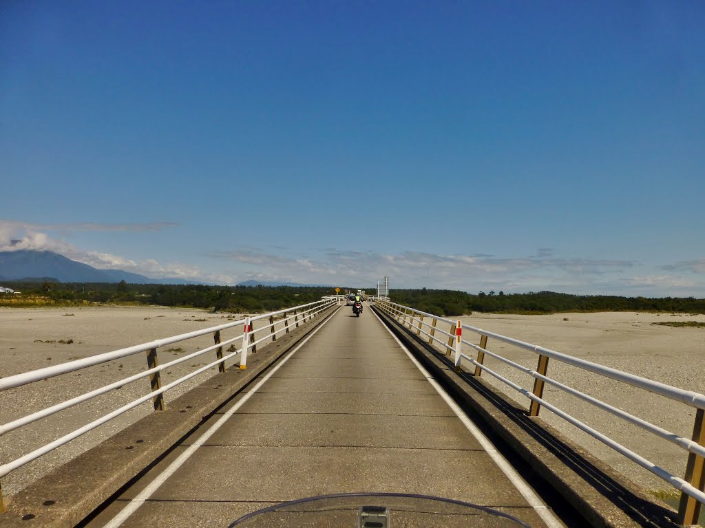 Crossing NZs longest single lane bridge by Square4