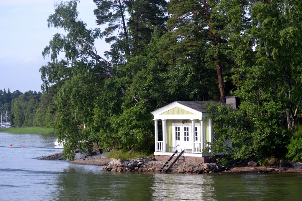 Beach house on Vartiosaari by Petteri Kantokari