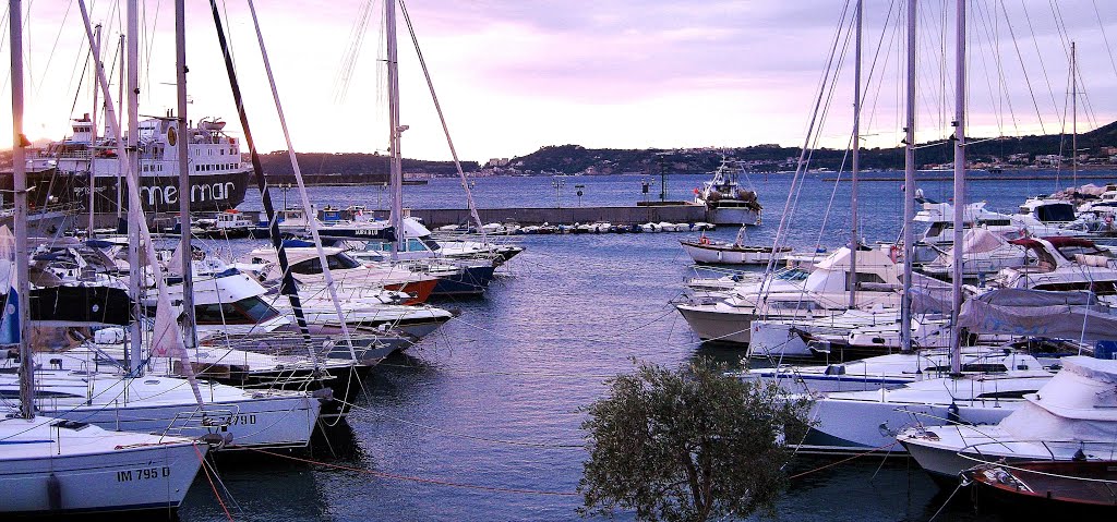 Porto di Pozzuoli by livison davison