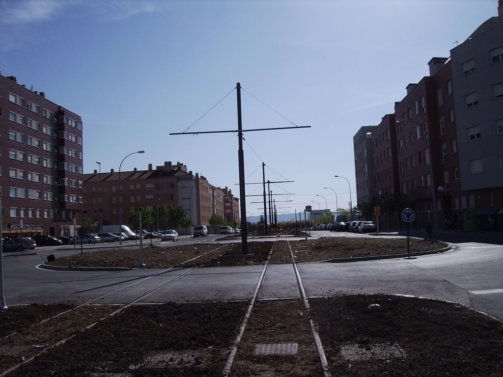 Tranvia y paso de peatones en landaberde by edertxu