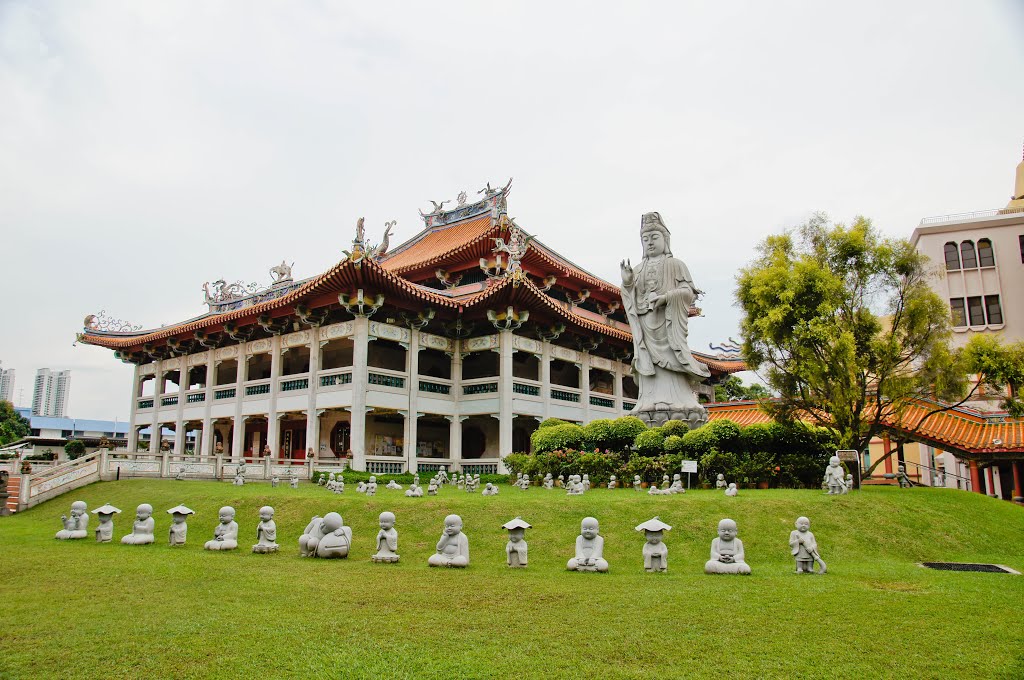 Bright Hill Temple, Singapore by Hoang Viet Quan