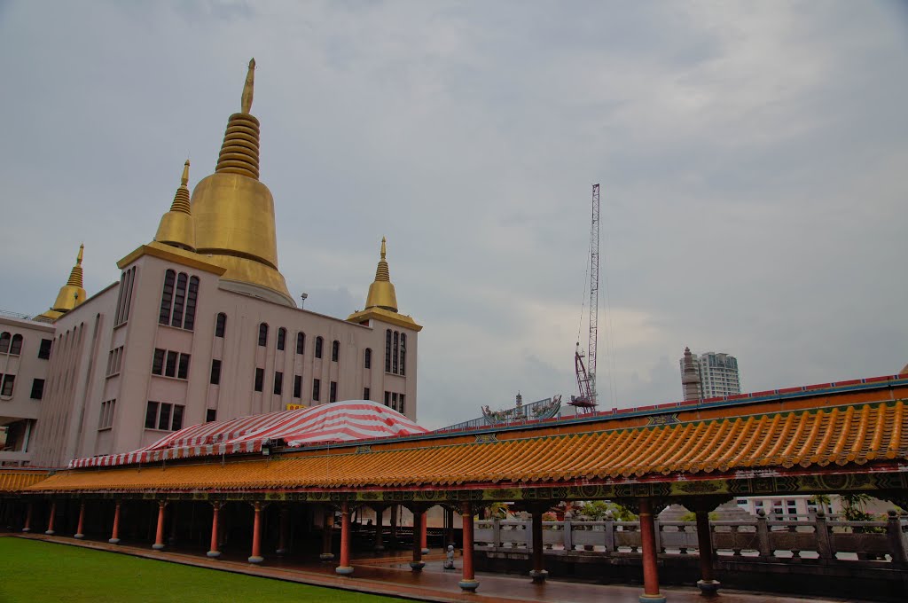 Bright Hill Temple, Singapore by Hoàng Việt Quân