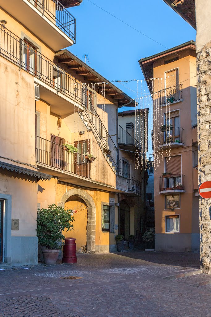 Sarnico, Lago d'Iseo - Bergamo by Giancarlo Amadio