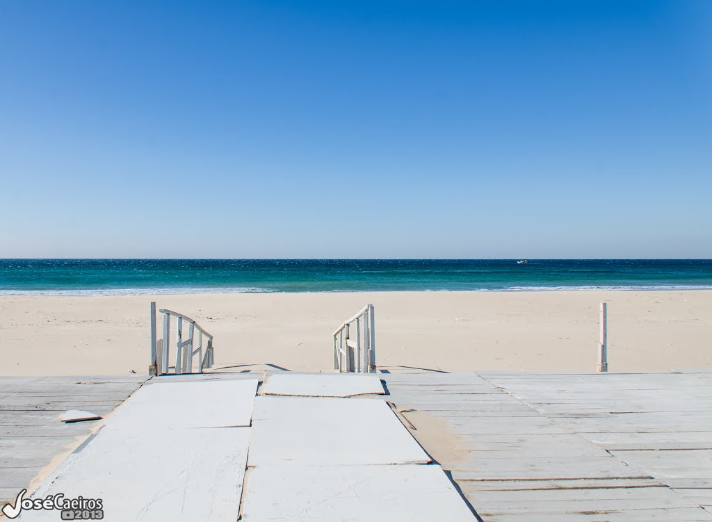 PRAIA DA RAINHA by Jose Caeiros