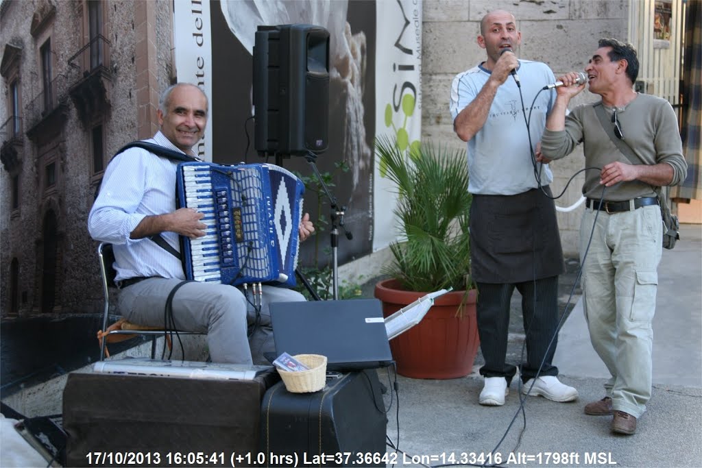 2013 - Italie - Sicile - Enna - Piazza Armerina - Villa romana del Casale - In Sicilia, things always end by a song ! by Pierre Marc