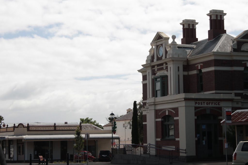 The party past the flags strung between the Post Office and the Grand Hotel before the first wireless telegraph message was sent by Guglielmo Marconi in 1906 , the message read: “The Commonwealth greets Tasmania, and rejoices at the establishment of new means for knitting people of Australia more closely together.” by John