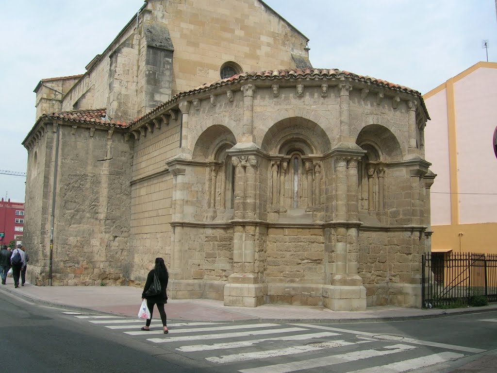 Ábside de la Iglesia Románica del Espíritu Santo. Miranda de Ebro. Burgos by Diego González Ponce