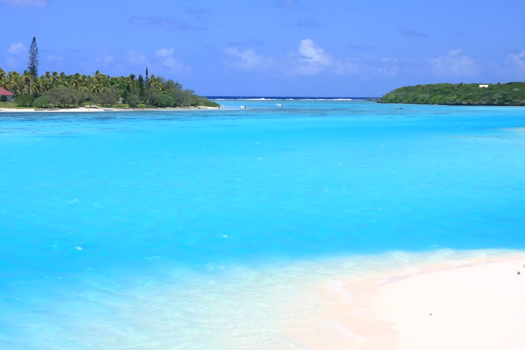 Unnamed Road, New Caledonia by undertheskyonthesea