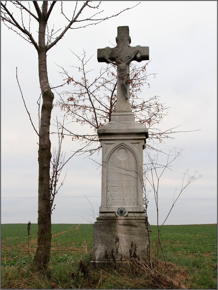 Ke cti a chvále Boží věnovali kříž tento manželé HYNEK A FRANTIŠKA URBÁNKOVI Z KATOVA V ROCE 1915 by Pavel Dokoupil