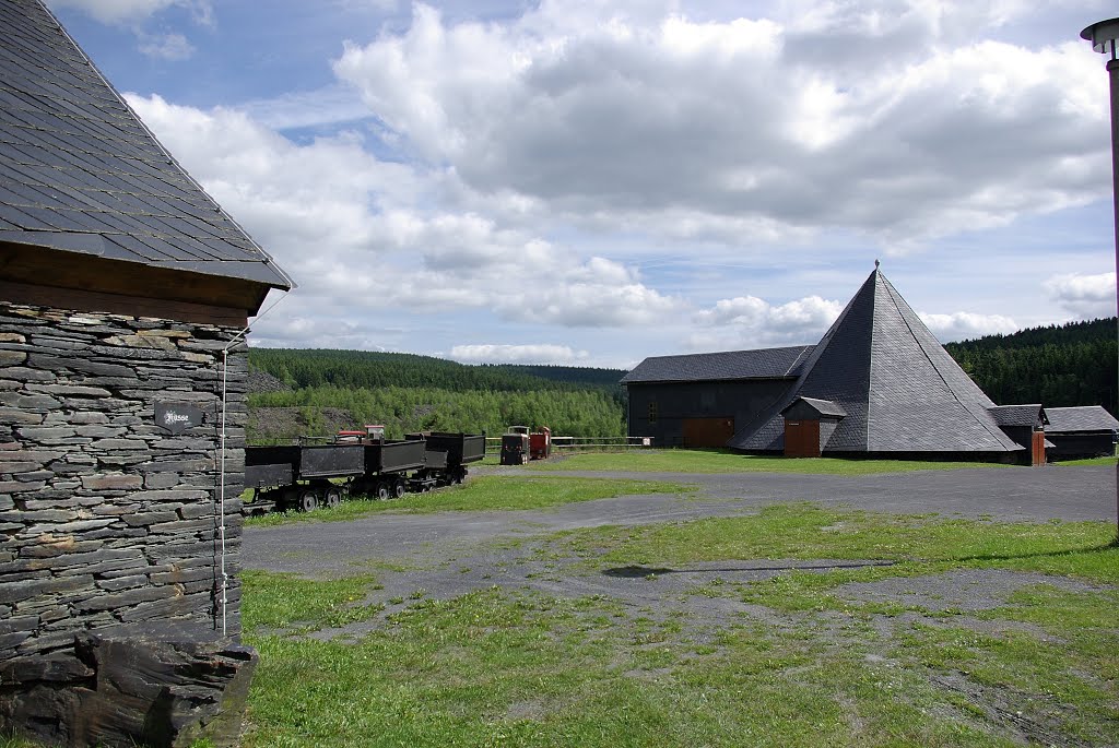 "Göpelschachtanlage" im Technischen Denkmal "Historischer Schieferbergbau - Lehesten", n.S. (i) by Jens H.