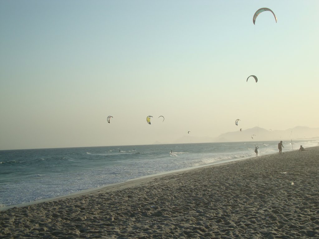 Fim de tarde na Barra da Tijuca by Dimas S Ferreira