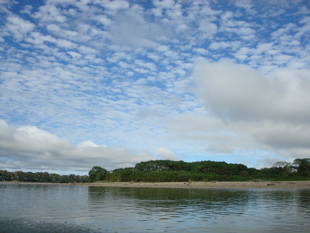 Río Madre de Dios by loooquito