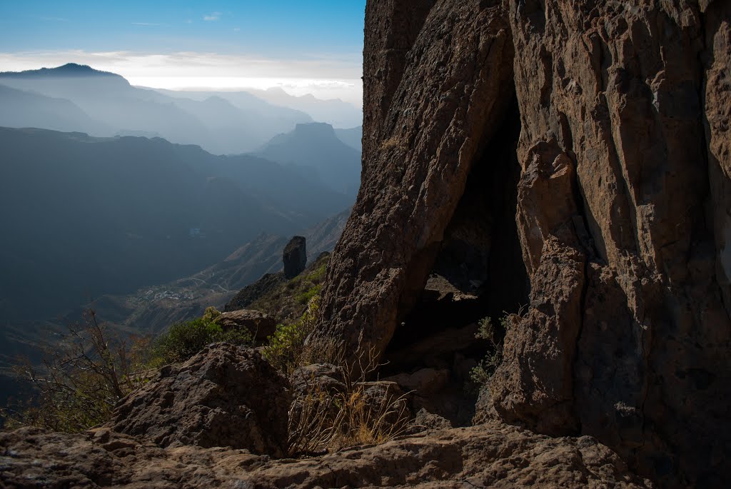 Vistas al barranco del Chorrillo desde el Roque Bentayga by Alexander Montesdeoc…