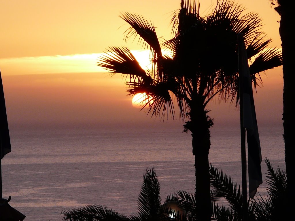 Sunset over Amadores, Gran Canaria by sbuckwell