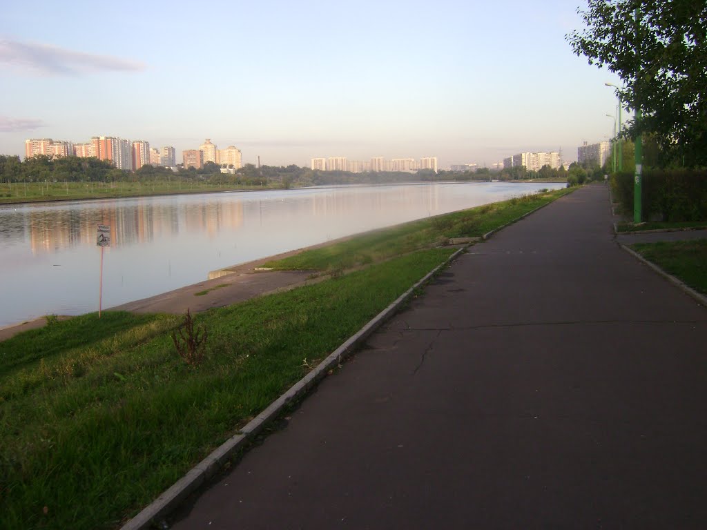 Maryino District, Moscow, Russia by Валерий Г?дков