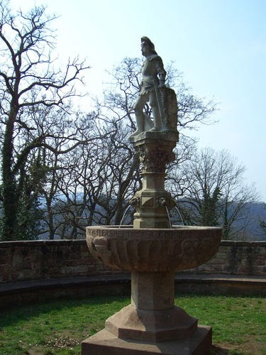 Franz-von-Sickingen-Statue auf Burg Nanstein by bello298