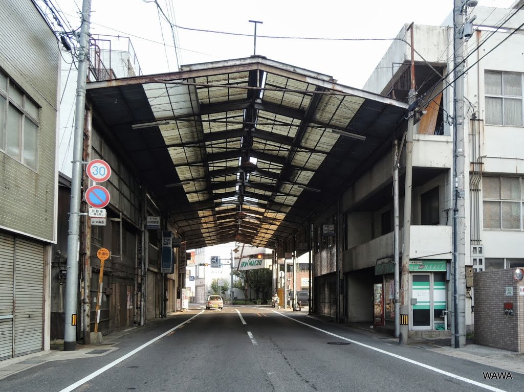 アーケード街（香川県坂出市） by mandegan