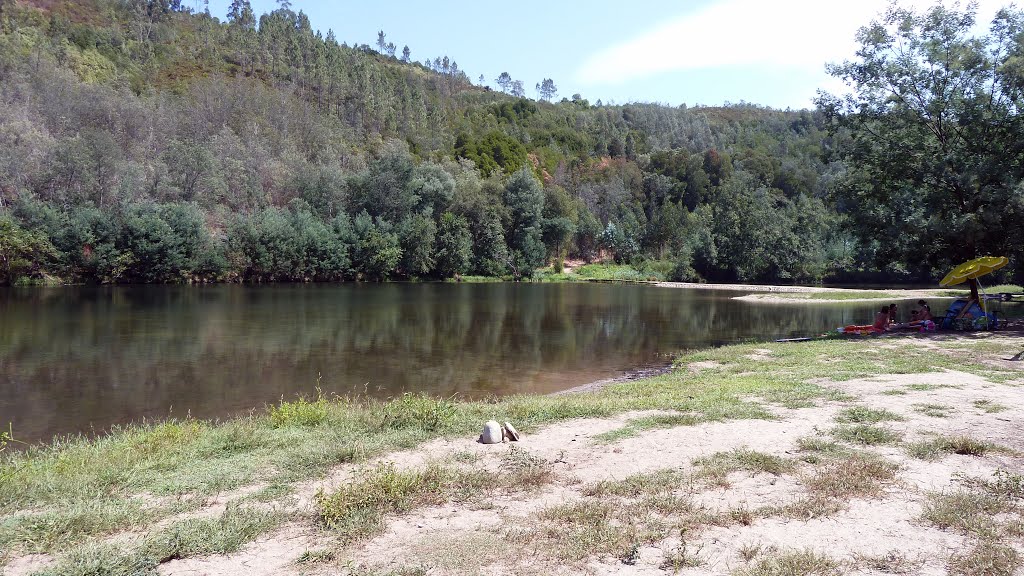 Praia Fluvial do Alfusqueiro (Norte) by Mario Carneiro