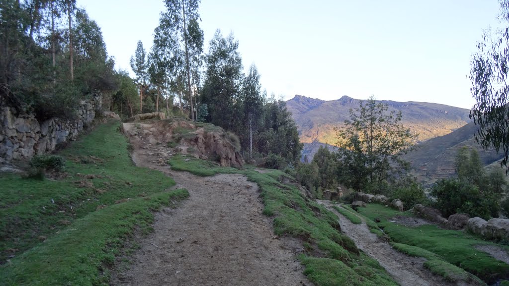 Tres caminos para Chuquibamba by Walter Beteta Pachec…