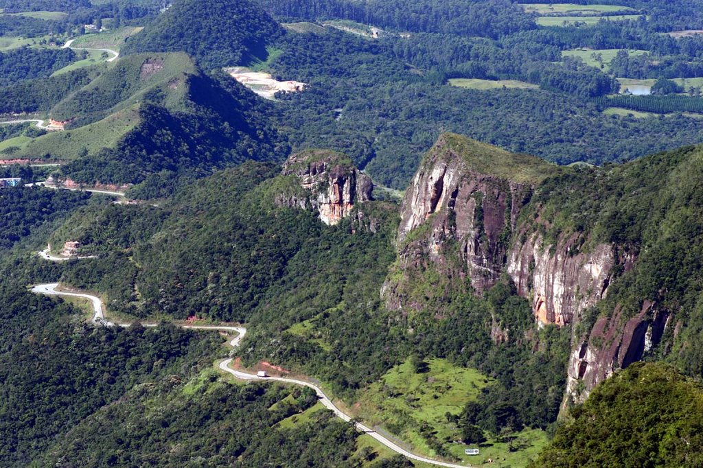 Rio do Rastro - Beginning of the highlands viewed from the top by ® Rodrigo Melo - Iri…