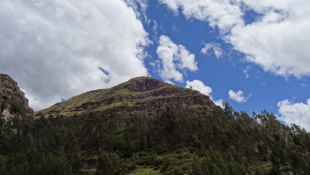 Cerro Wilan by Walter Beteta Pacheco.