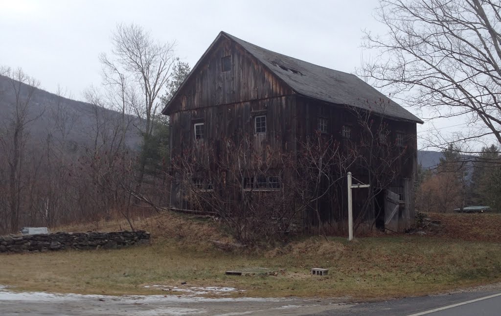 An old barn by JBTHEMILKER