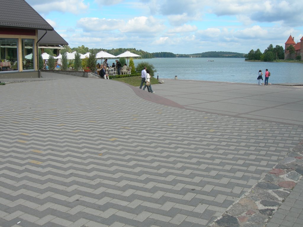 Trakai pier by zaic