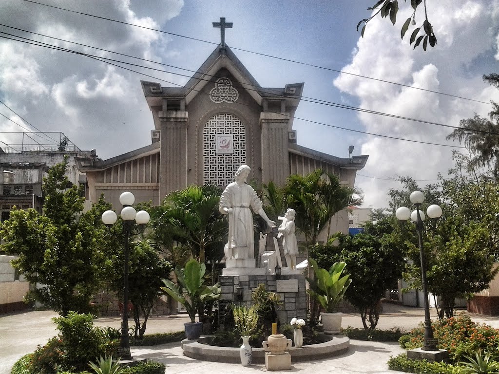 Một cơ sở Tôn giáo ở Tp Hồ Chí Minh. by Quang Dần