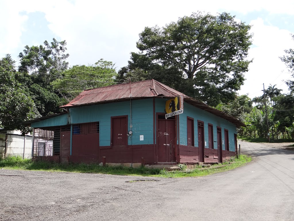 Bar El Porvenir en Desamparaditos de Puriscal by Gino Vivi