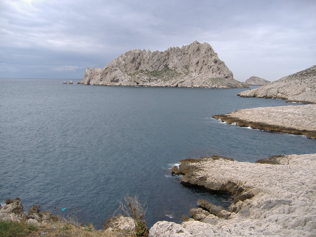 Baie des Singes - Ile Maïre- Marseille by perierlebon