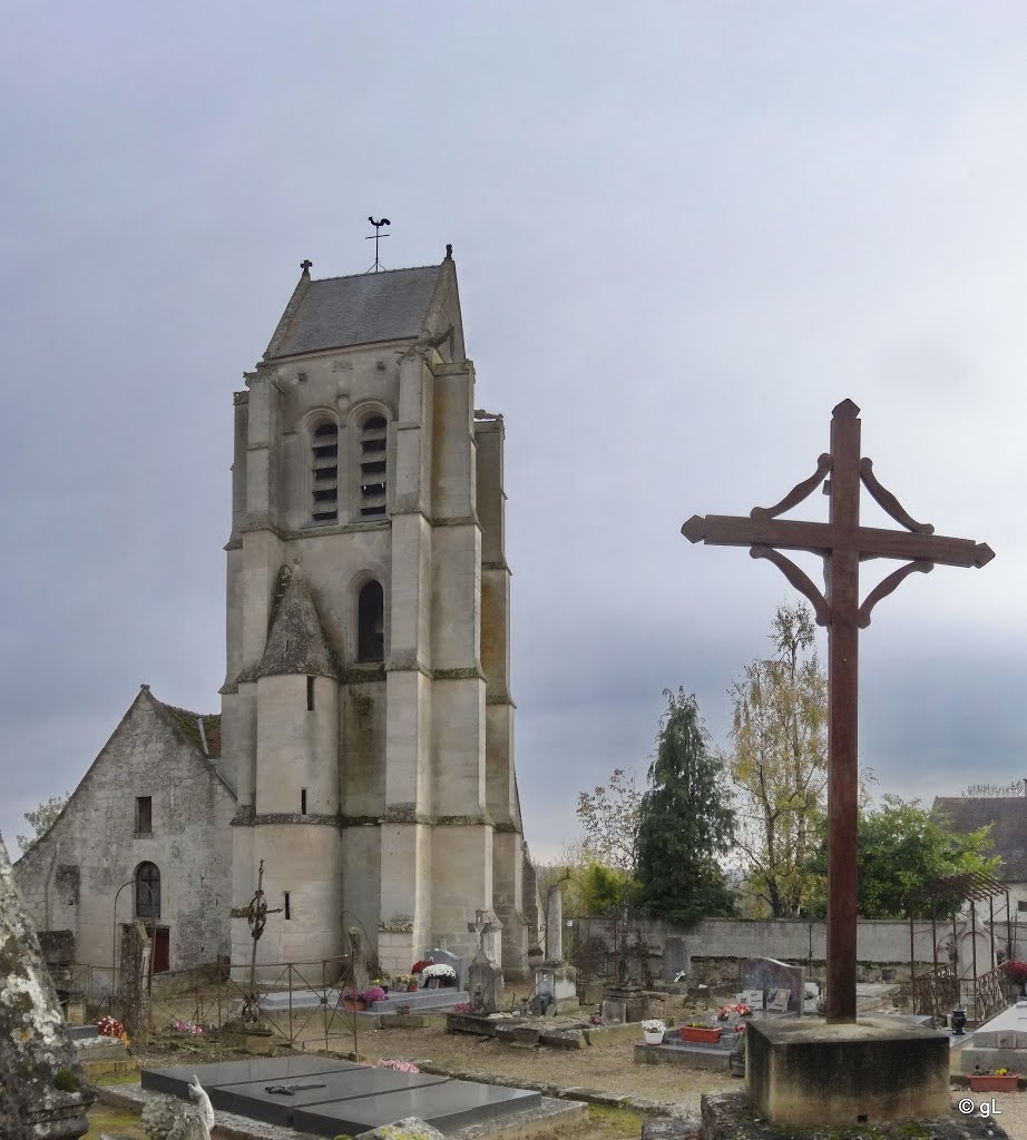 Bémont - Le clocher fortifié de l'église date du XIVe siècle by astrorail