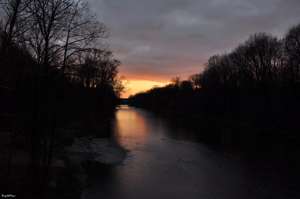 Romantische Momente im Winter an der Isar im Englischen Garten, München by BrigitteAngelikaMeyer