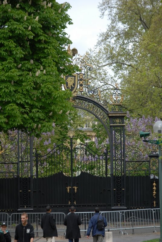 Entrée du Palais de l'Elysée by embarg0