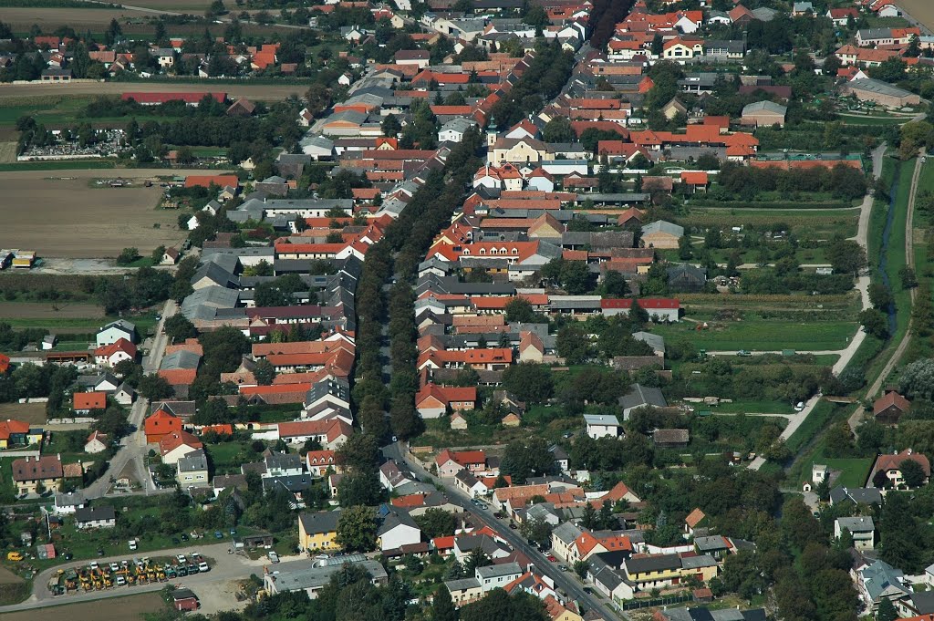 Obersdorf aus der Luft, Blick über die Hauptstraße Richtung Südwesten, 2006 by Manuela Gößnitzer