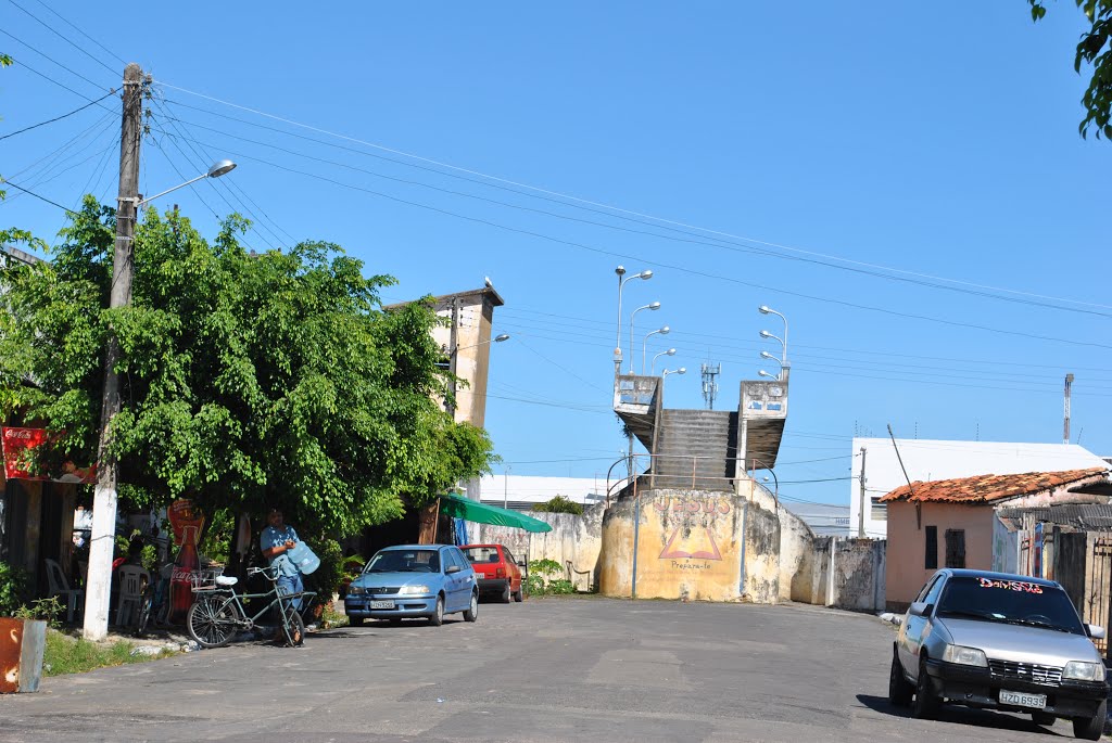 Passarela de pedestres - Estação Ferroviária de Aracaju (SE) by Floriano Fonseca