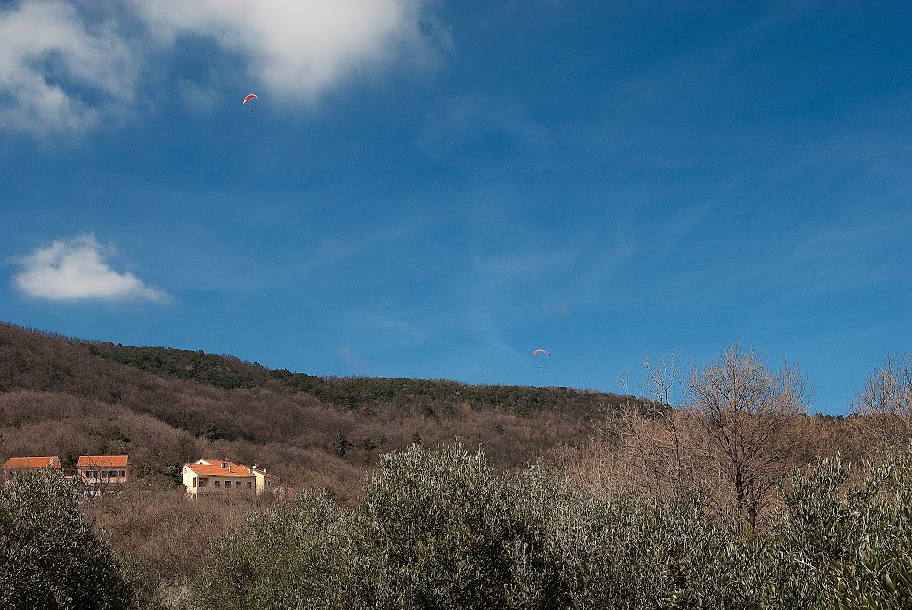 Hills, blue sky and paraglinding (Bergeggi) by asardo