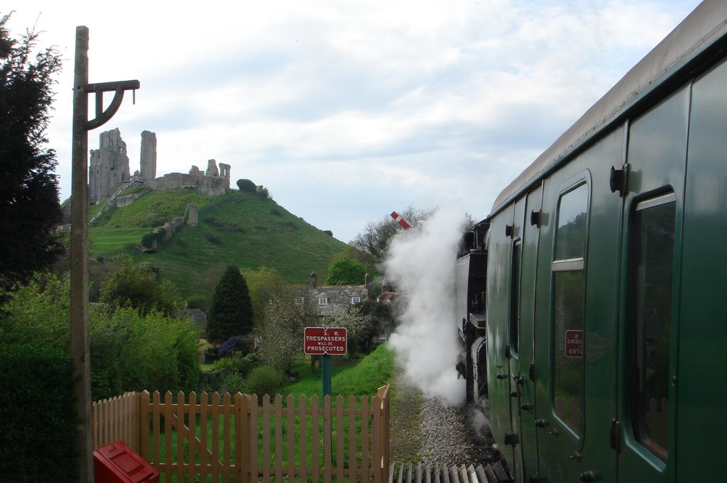 Corfe Castle from station by geoffcurtis