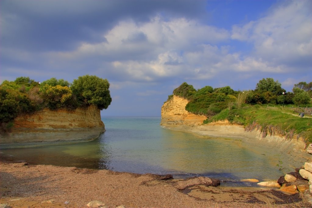 "Ο Παράδεισος μπορεί να περιμένει..." by Ntinos Lagos