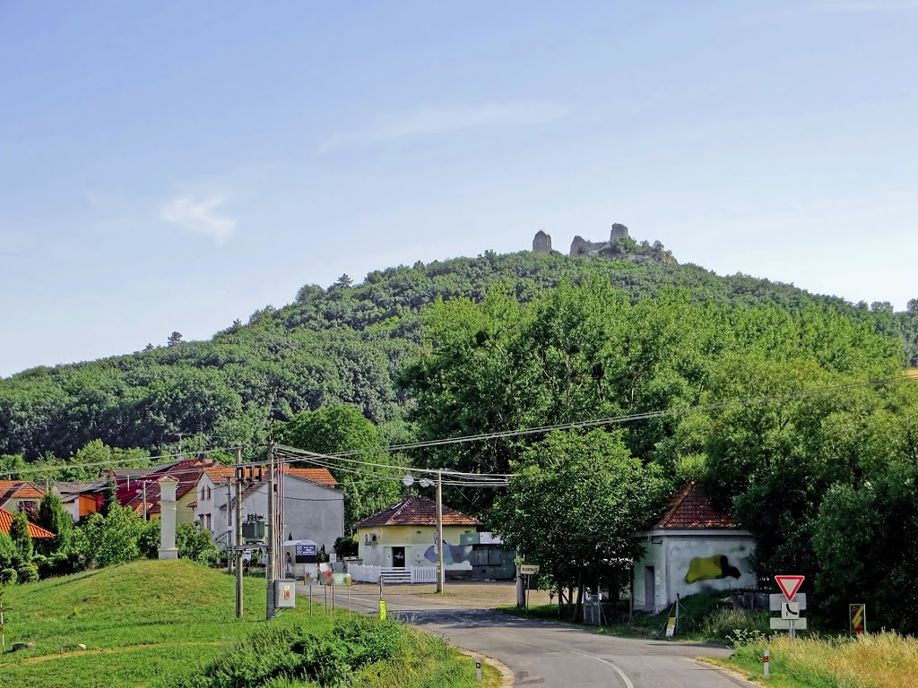 Zřícenina Sirotčí hrádek, Klentnice by Lukáš Hák