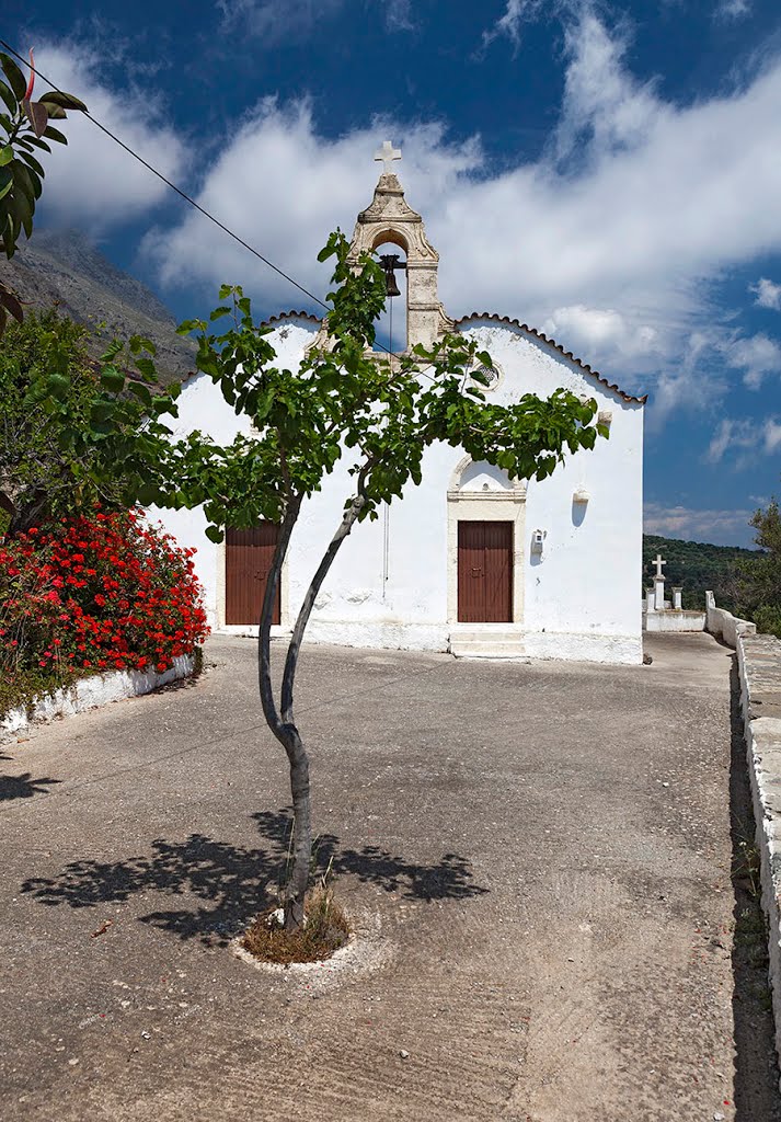 Church in Kapsodasos-Crete by oyenleif