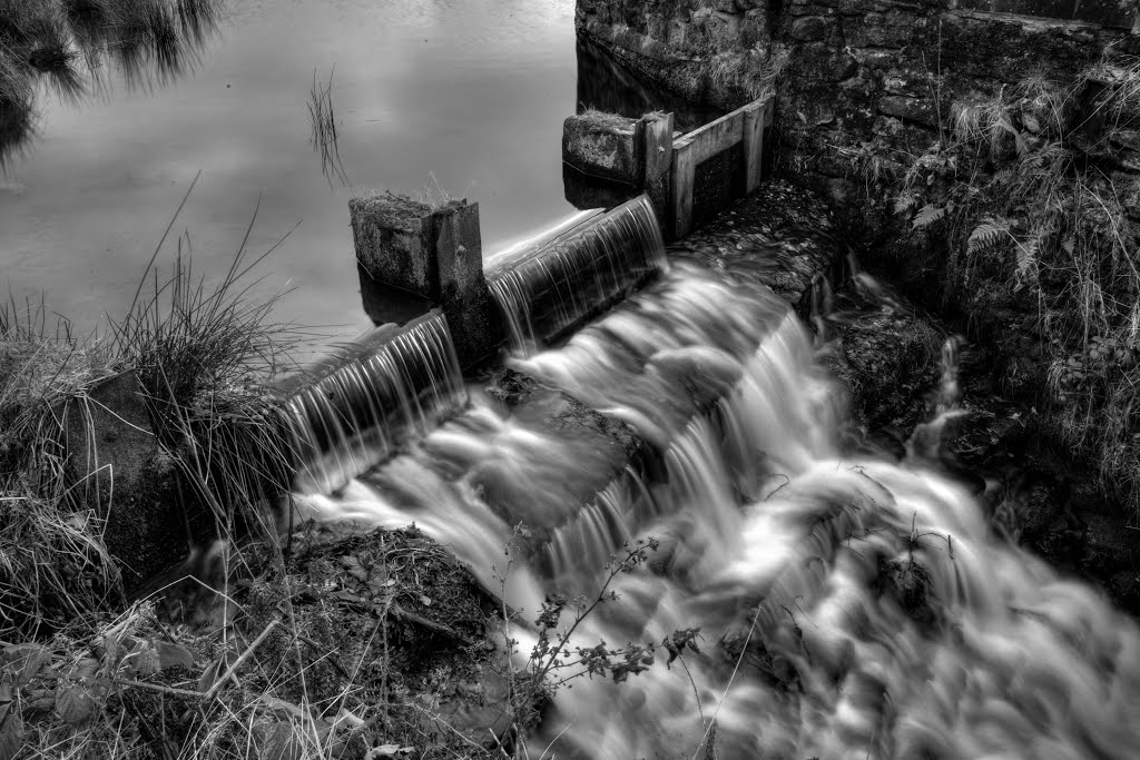 WHITE COPPICE LODGE WATERFALL, WHITE COPPICE, LANCASHIRE, ENGLAND. by ZACERIN