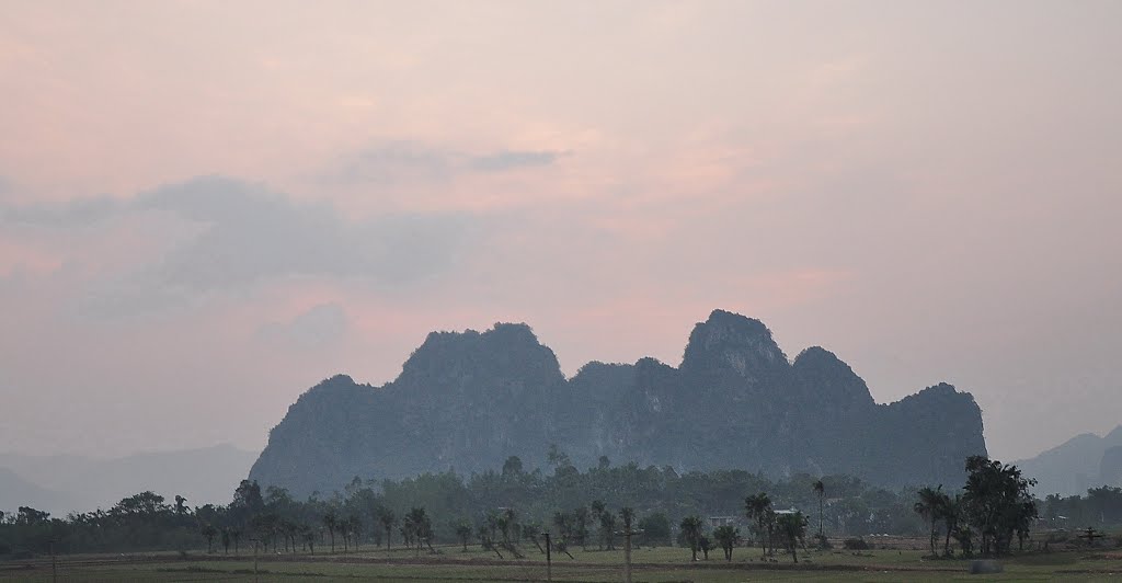 Chiều muộn trên Sông Gianh by Che Trung Hieu