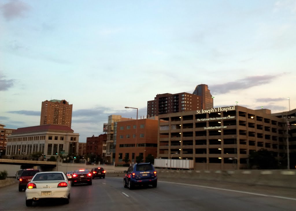 Interstate 94 - St Paul, MN by Gabriel Vanslette