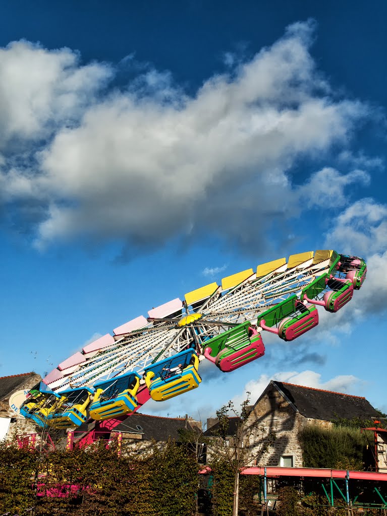 St Pol de Léon - Fête foraine 2 by Guy Chatelain